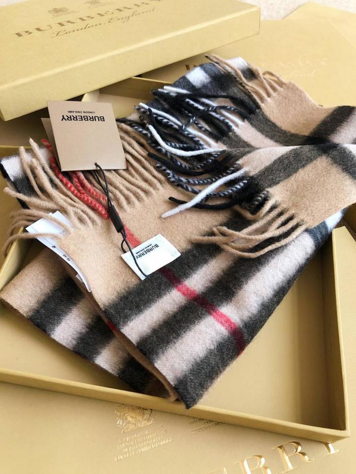 repliche,replica,perfette,siti di,affidabili,migliori siti,dove comprare,1:1,scarpe da ginnastica Sciarpa classica in cashmere a quadri con motivo a onde profonde Burberry color cammello (GIQHQ) repliche,replica,perfette,siti di,affidabili,migliori siti,dove comprare,1:1,scarpe da ginnastica Sciarpa classica in cashmere a quadri con motivo a onde profonde Burberry color cammello (GIQHQ)