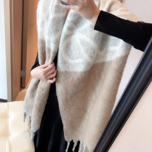repliche,replica,perfette,siti di,affidabili,migliori siti,dove comprare,1:1,scarpe da ginnastica La nuova, splendida sciarpa in mohair ricamata di Loewe (BMSF2)