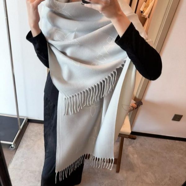 repliche,replica,perfette,siti di,affidabili,migliori siti,dove comprare,1:1,scarpe da ginnastica Sciarpa in morbido cashmere LV 2.0 con monogramma floreale e scritta LV (senza motivo (DB7FD))