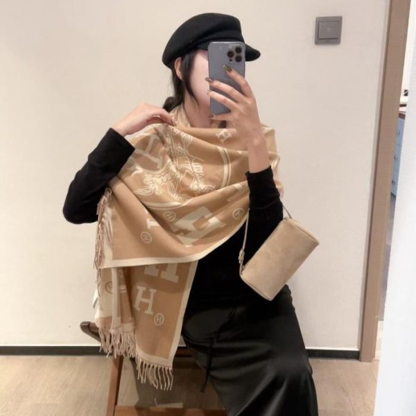 repliche,replica,perfette,siti di,affidabili,migliori siti,dove comprare,1:1,scarpe da ginnastica Sciarpa Hermès lavorata a mano con motivi colorati (N6F3A)