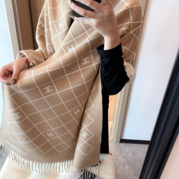 repliche,replica,perfette,siti di,affidabili,migliori siti,dove comprare,1:1,scarpe da ginnastica Scialle CHANEL con motivo trapuntato classico e logo doppia C (3FHTN)