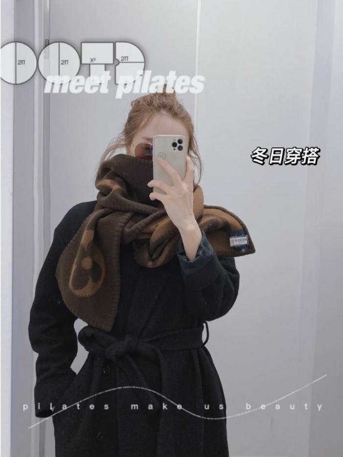 repliche,replica,perfette,siti di,affidabili,migliori siti,dove comprare,1:1,scarpe da ginnastica Sciarpa grafica con strisce che collegano il classico motivo Damier e la scritta LV oversize (9O4R5) repliche,replica,perfette,siti di,affidabili,migliori siti,dove comprare,1:1,scarpe da ginnastica Sciarpa grafica con strisce che collegano il classico motivo Damier e la scritta LV oversize (9O4R5)