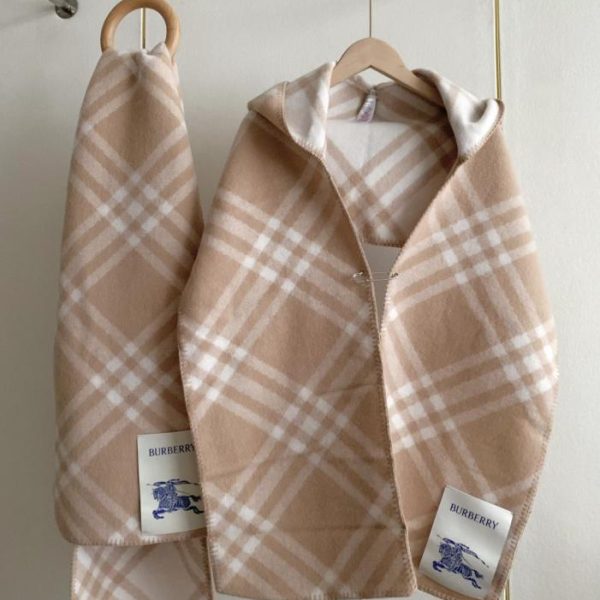 repliche,replica,perfette,siti di,affidabili,migliori siti,dove comprare,1:1,scarpe da ginnastica Cappello a quadri Burberry e sciarpa in pelle di agnello (ZITG5)