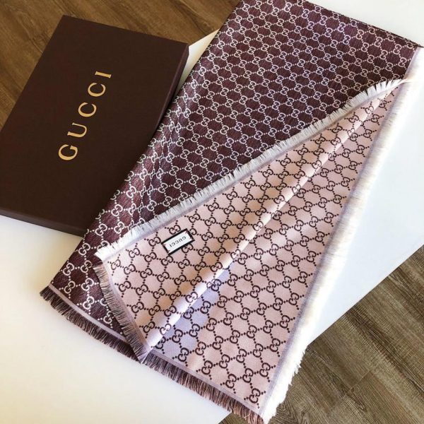 repliche,replica,perfette,siti di,affidabili,migliori siti,dove comprare,1:1,scarpe da ginnastica Nuova sciarpa quadrata GUCCI (XG0RR)