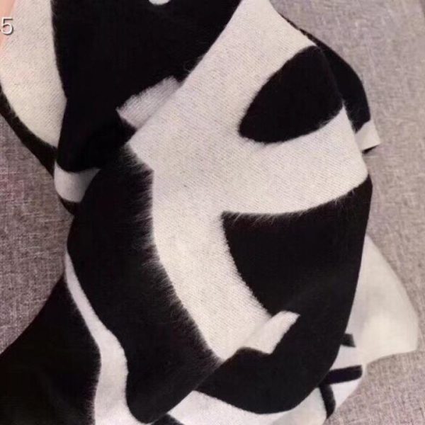 repliche,replica,perfette,siti di,affidabili,migliori siti,dove comprare,1:1,scarpe da ginnastica Collezione Chanel autunno/inverno sfilata a Milano: ultimi modelli di sciarpe (7CSDA)