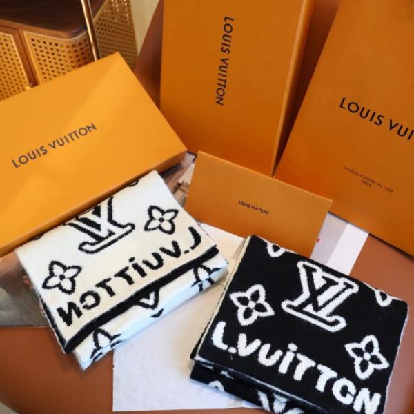 repliche,replica,perfette,siti di,affidabili,migliori siti,dove comprare,1:1,scarpe da ginnastica Sciarpa lavorata a maglia con etichetta nera a fumetti LV (56SMT)
