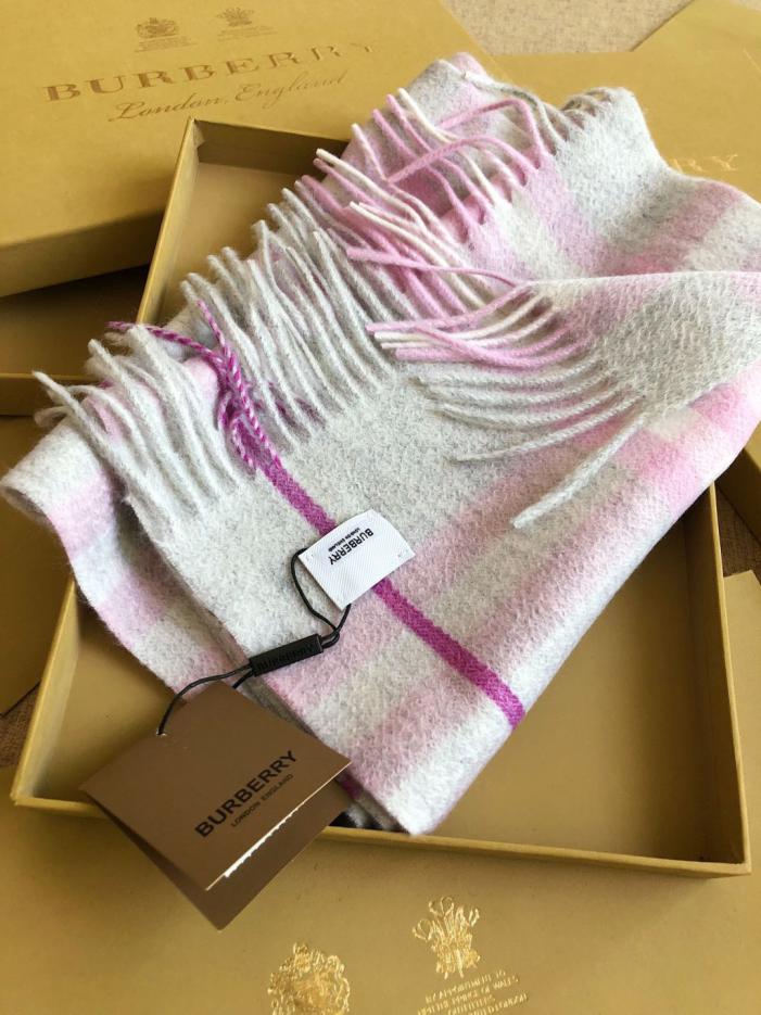 repliche,replica,perfette,siti di,affidabili,migliori siti,dove comprare,1:1,scarpe da ginnastica Sciarpa Burberry Deep Water Ripple Classic Cashmere Check grigio-rosa (ZSHW5) repliche,replica,perfette,siti di,affidabili,migliori siti,dove comprare,1:1,scarpe da ginnastica Sciarpa Burberry Deep Water Ripple Classic Cashmere Check grigio-rosa (ZSHW5)