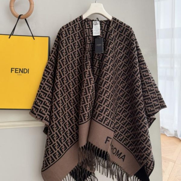 repliche,replica,perfette,siti di,affidabili,migliori siti,dove comprare,1:1,scarpe da ginnastica Mantella in misto lana e cashmere con monogramma FENDI (L76X2)