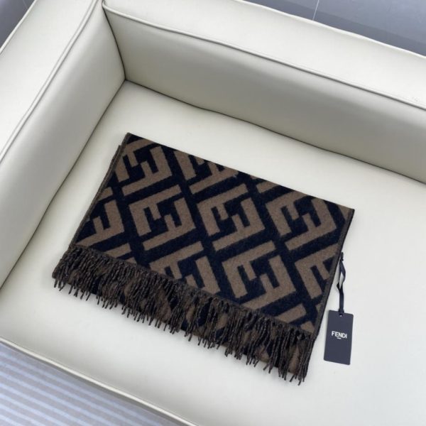 repliche,replica,perfette,siti di,affidabili,migliori siti,dove comprare,1:1,scarpe da ginnastica Sciarpa in cashmere Fendi Double F (9N3AD)