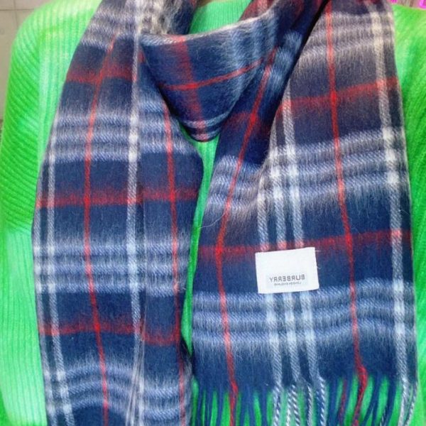 repliche,replica,perfette,siti di,affidabili,migliori siti,dove comprare,1:1,scarpe da ginnastica Sciarpa classica in cashmere con motivo a quadri Burberry Deep Water Ripple (DKSUO)
