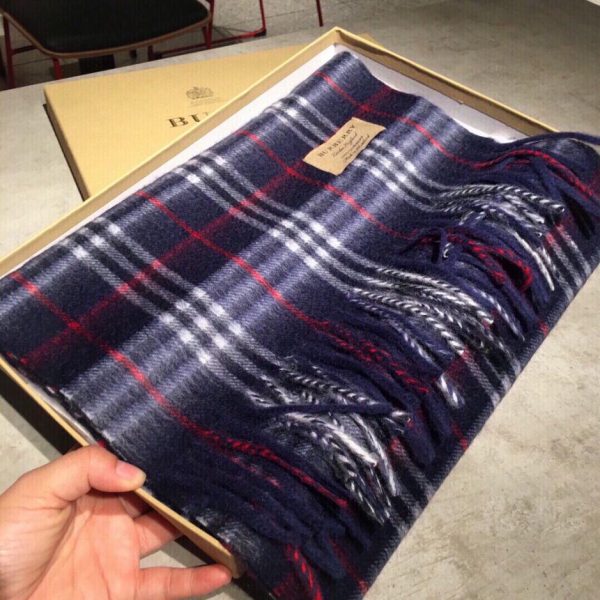 repliche,replica,perfette,siti di,affidabili,migliori siti,dove comprare,1:1,scarpe da ginnastica Sciarpa classica in cashmere con motivo a quadri Burberry Deep Water Ripple (SSEJO)