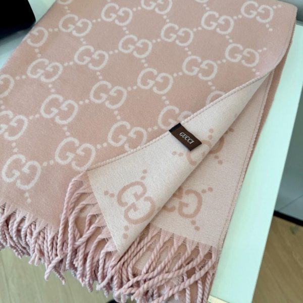 repliche,replica,perfette,siti di,affidabili,migliori siti,dove comprare,1:1,scarpe da ginnastica Sciarpa Gucci in morbida lana jacquard con motivo intrecciato con logo doppia G (0TQU7)