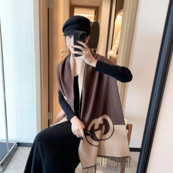 repliche,replica,perfette,siti di,affidabili,migliori siti,dove comprare,1:1,scarpe da ginnastica Accessorio classico: scialle in lana jacquard con motivo Gucci oro e nero (WQ620)