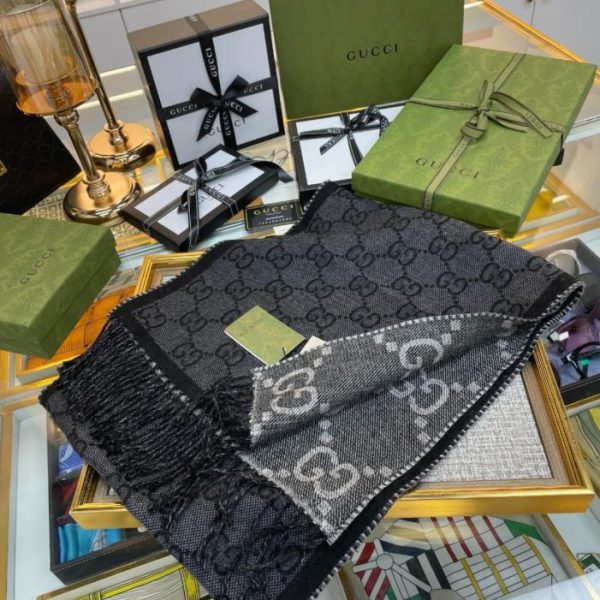 repliche,replica,perfette,siti di,affidabili,migliori siti,dove comprare,1:1,scarpe da ginnastica La sciarpa reversibile più classica di Gucci con scritta (A0KSF)