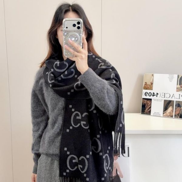 repliche,replica,perfette,siti di,affidabili,migliori siti,dove comprare,1:1,scarpe da ginnastica Sciarpa in lana e seta con lettere in stile Gucci (BX4HJ)