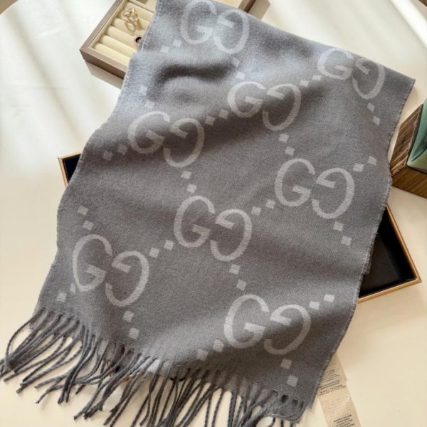 repliche,replica,perfette,siti di,affidabili,migliori siti,dove comprare,1:1,scarpe da ginnastica Sciarpa in lana e seta con lettere in stile Gucci (MZ6ER)