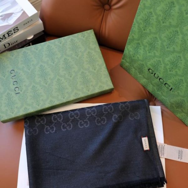 repliche,replica,perfette,siti di,affidabili,migliori siti,dove comprare,1:1,scarpe da ginnastica Elegante sciarpa lunga Gucci in seta e cashmere jacquard bicolore (16TKM)