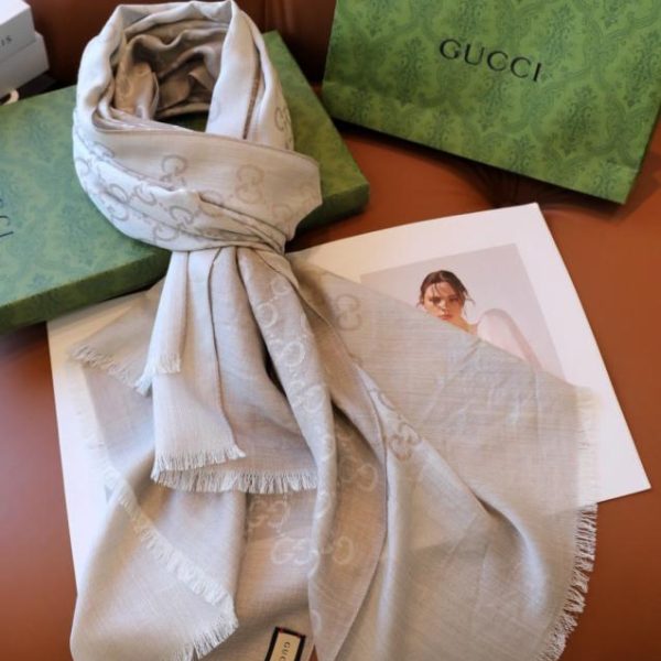 repliche,replica,perfette,siti di,affidabili,migliori siti,dove comprare,1:1,scarpe da ginnastica Elegante sciarpa lunga in seta e cashmere jacquard bicolore Gucci (Y08NQ)