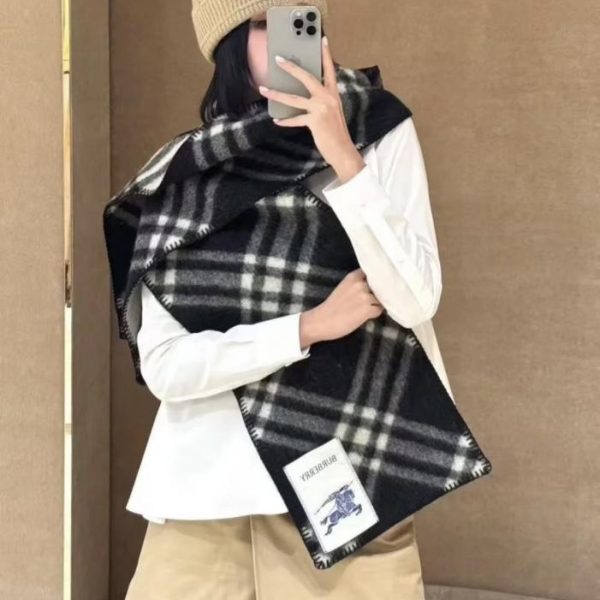Sciarpa Burberry in misto cashmere e lana (8U178)