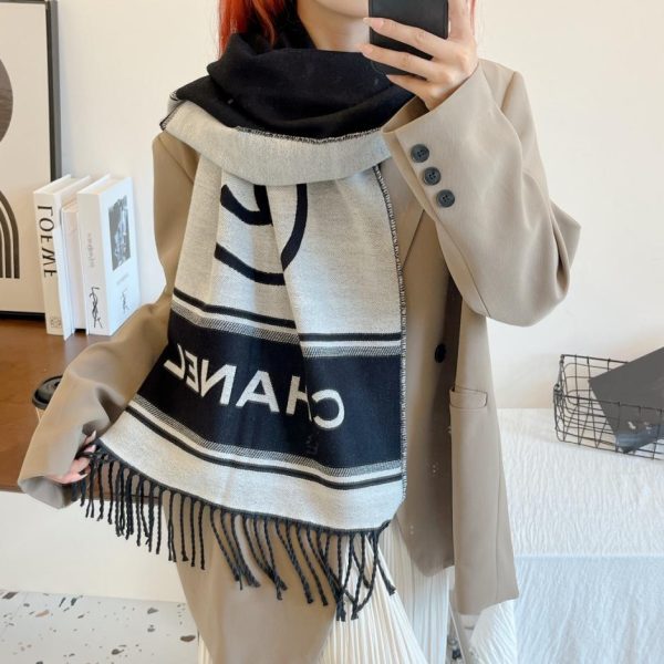 repliche,replica,perfette,siti di,affidabili,migliori siti,dove comprare,1:1,scarpe da ginnastica L’ultimo modello di sciarpa di Chanel dal loro sito ufficiale (D7KCN)