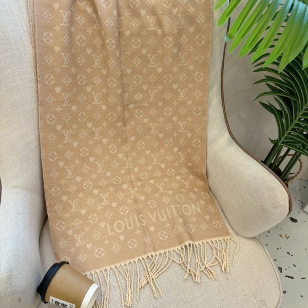 repliche,replica,perfette,siti di,affidabili,migliori siti,dove comprare,1:1,scarpe da ginnastica L’ultimo modello di sciarpa di Chanel (SV3V9) dal sito ufficiale.