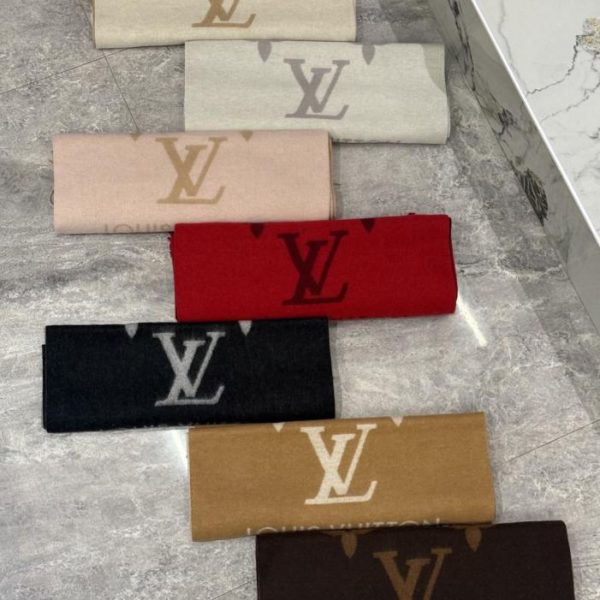 repliche,replica,perfette,siti di,affidabili,migliori siti,dove comprare,1:1,scarpe da ginnastica Sciarpa in cashmere con logo grande LV (5LYEI)