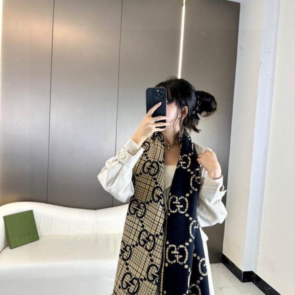 Sciarpa in lana jacquard double-face con motivo GG (EYLVD)
