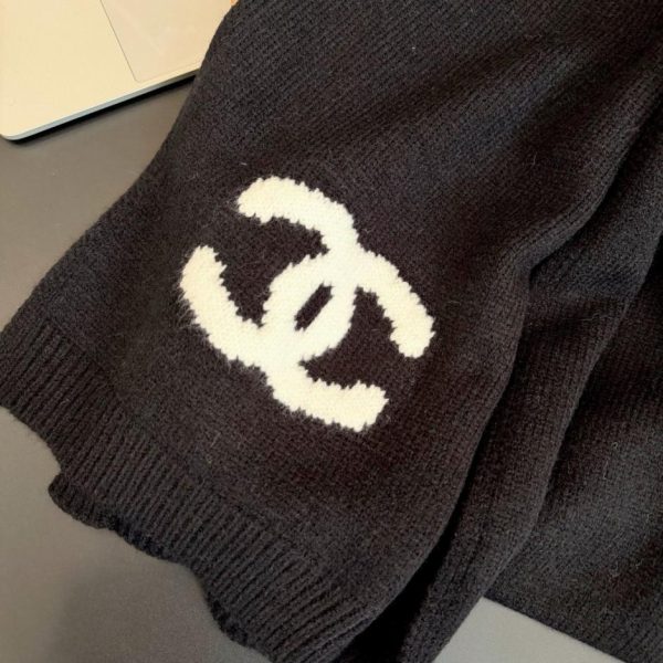 repliche,replica,perfette,siti di,affidabili,migliori siti,dove comprare,1:1,scarpe da ginnastica Sciarpa lunga in maglia di cashmere ricamata Chanel autunno/inverno (YU7KB)