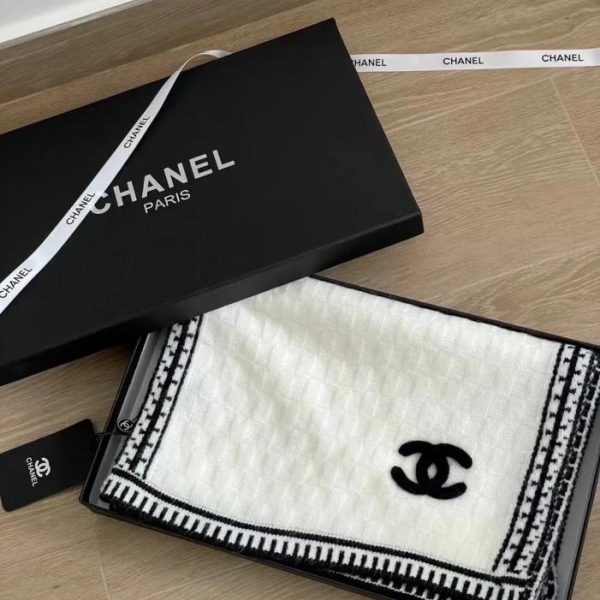 repliche,replica,perfette,siti di,affidabili,migliori siti,dove comprare,1:1,scarpe da ginnastica Novità della boutique Chanel: sciarpa lunga lavorata a maglia con pizzo (CM9DU)