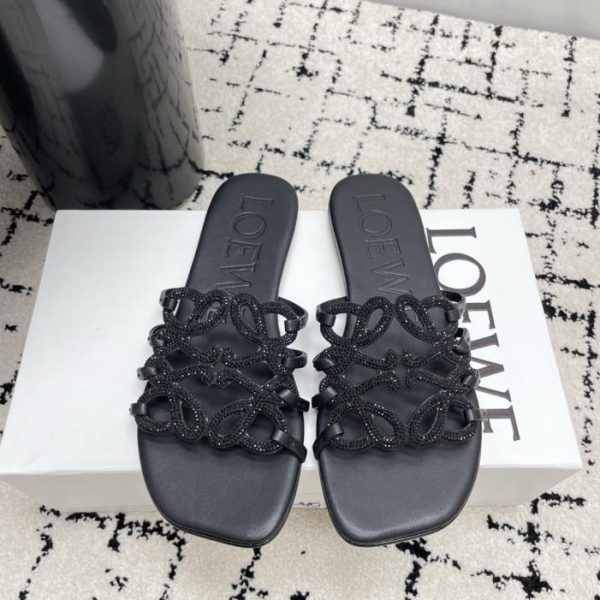 repliche,replica,perfette,siti di,affidabili,migliori siti,dove comprare,1:1,scarpe da ginnastica I nuovi sandali traforati in edizione limitata estiva di LOEWE, impreziositi da migliaia di diamanti, emanano un’aura di lusso (FGBQZ).