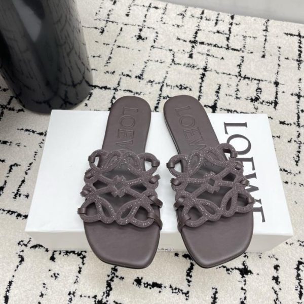 repliche,replica,perfette,siti di,affidabili,migliori siti,dove comprare,1:1,scarpe da ginnastica I nuovi sandali traforati in edizione limitata estiva di LOEWE, impreziositi da migliaia di diamanti, emanano un’aura di lusso (LTJVB).