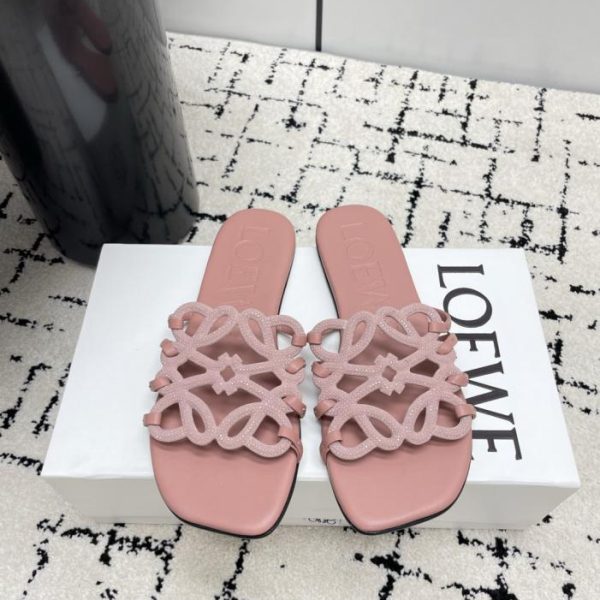 repliche,replica,perfette,siti di,affidabili,migliori siti,dove comprare,1:1,scarpe da ginnastica I nuovi sandali traforati in edizione limitata estiva di LOEWE, impreziositi da migliaia di diamanti, emanano un’aura di lusso (UZHDY).