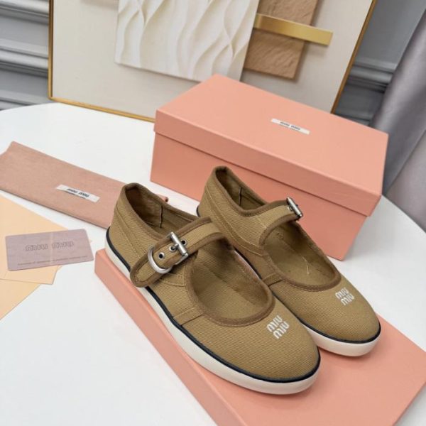 Le ultime scarpe casual in tela di MIUMIU (JAC3L)