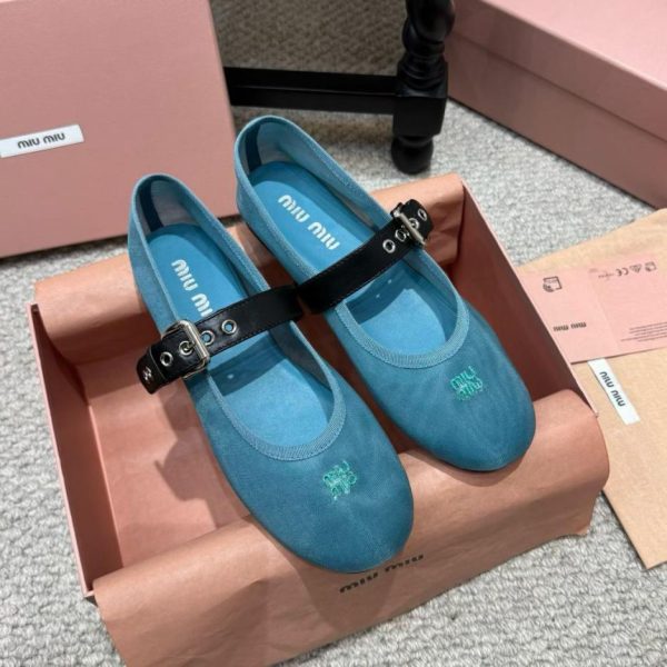 repliche,replica,perfette,siti di,affidabili,migliori siti,dove comprare,1:1,scarpe da ginnastica Le nuove scarpe da ballo Mary Jane in mesh di MiuMiu, novità per la primavera. (LV4HC)