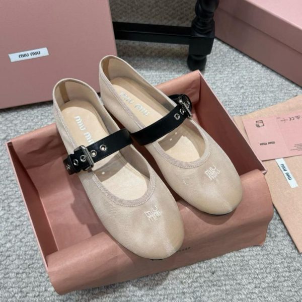 repliche,replica,perfette,siti di,affidabili,migliori siti,dove comprare,1:1,scarpe da ginnastica Le nuove scarpe da ballo Mary Jane in mesh di MiuMiu, novità per la primavera. (S0GIV)