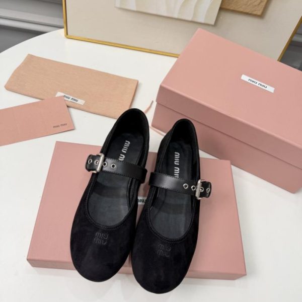 repliche,replica,perfette,siti di,affidabili,migliori siti,dove comprare,1:1,scarpe da ginnastica L’ultima sfilata di Miu Miu 💫 Ballerine Mary Jane (XYQ5A)