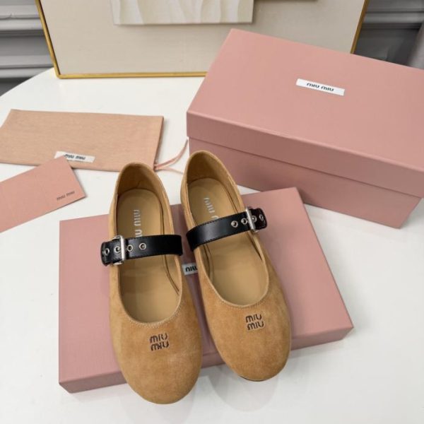 repliche,replica,perfette,siti di,affidabili,migliori siti,dove comprare,1:1,scarpe da ginnastica L’ultima sfilata di Miu Miu 💫 Ballerine Mary Jane (58HOU)