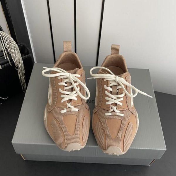 Le ultime scarpe casual basse con lacci e punta arrotondata Monday Ultra di BALENCIAGA (V1YZ7)
