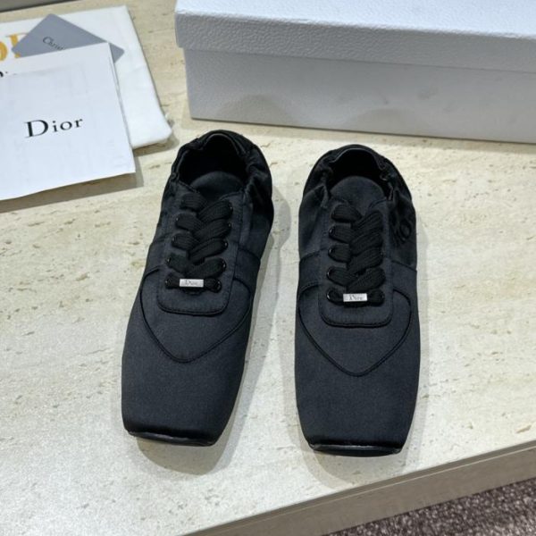 repliche,replica,perfette,siti di,affidabili,migliori siti,dove comprare,1:1,scarpe da ginnastica Scarpe casual da donna stringate elasticizzate Coeur, modello R8JBK, presentate da Dior nella sfilata di inizio primavera.
