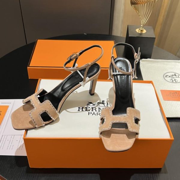 repliche,replica,perfette,siti di,affidabili,migliori siti,dove comprare,1:1,scarpe da ginnastica Eleganti sandali con tacco alto Hermès, design originale personalizzato, stesso stile di quelli che si trovano nelle boutique, décolleté Hermès (YUE92).