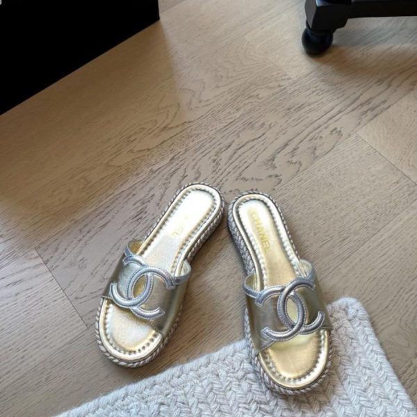 repliche,replica,perfette,siti di,affidabili,migliori siti,dove comprare,1:1,scarpe da ginnastica I nuovi sandali con plateau intrecciati di Chanel, versione top di gamma (EGVH7)