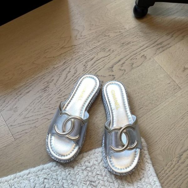repliche,replica,perfette,siti di,affidabili,migliori siti,dove comprare,1:1,scarpe da ginnastica I nuovi sandali con plateau intrecciati di Chanel, versione top di gamma (GKN03)