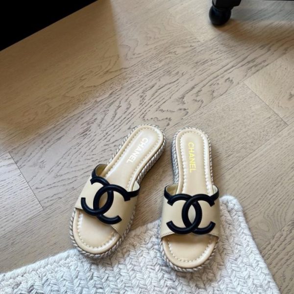 repliche,replica,perfette,siti di,affidabili,migliori siti,dove comprare,1:1,scarpe da ginnastica I nuovi sandali con plateau intrecciati di Chanel, versione top di gamma (XLT0Q)