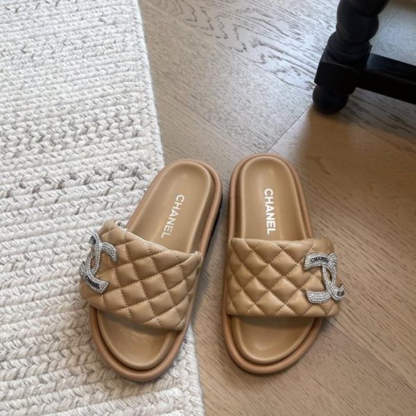 repliche,replica,perfette,siti di,affidabili,migliori siti,dove comprare,1:1,scarpe da ginnastica I nuovi sandali con plateau e chiusura in velcro di Chanel, versione top di gamma (006RR)