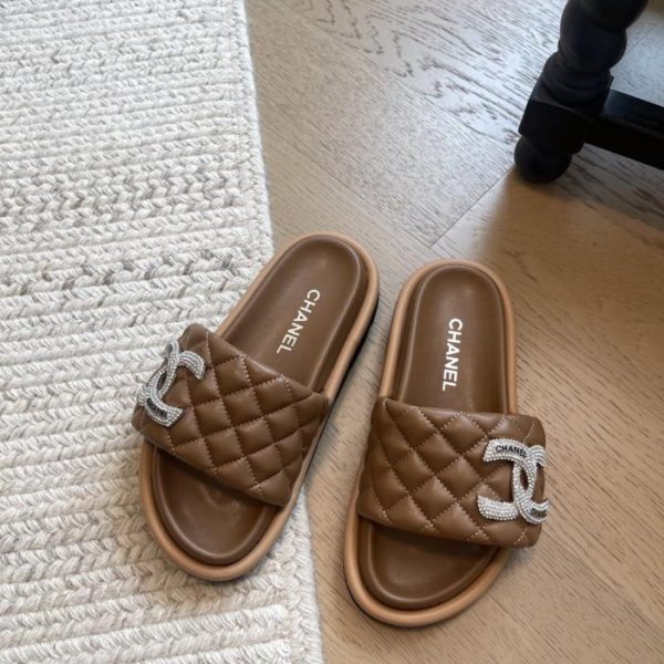 repliche,replica,perfette,siti di,affidabili,migliori siti,dove comprare,1:1,scarpe da ginnastica I nuovi sandali con plateau e chiusura in velcro di Chanel, versione top di gamma (YWZ7V)