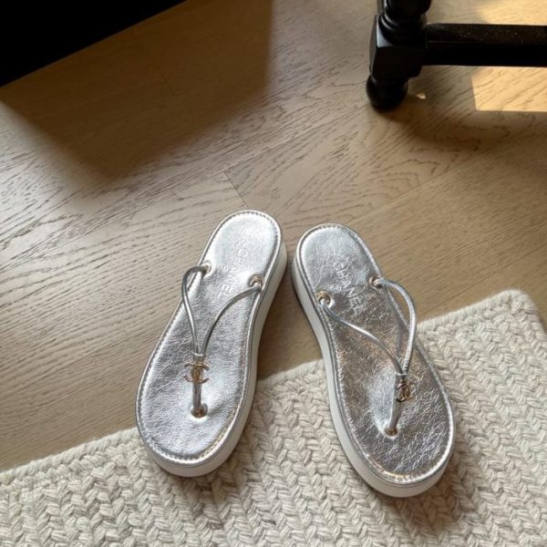 repliche,replica,perfette,siti di,affidabili,migliori siti,dove comprare,1:1,scarpe da ginnastica Nuova collezione primaverile di infradito con plateau di Chanel, versione top di gamma (GD68L)