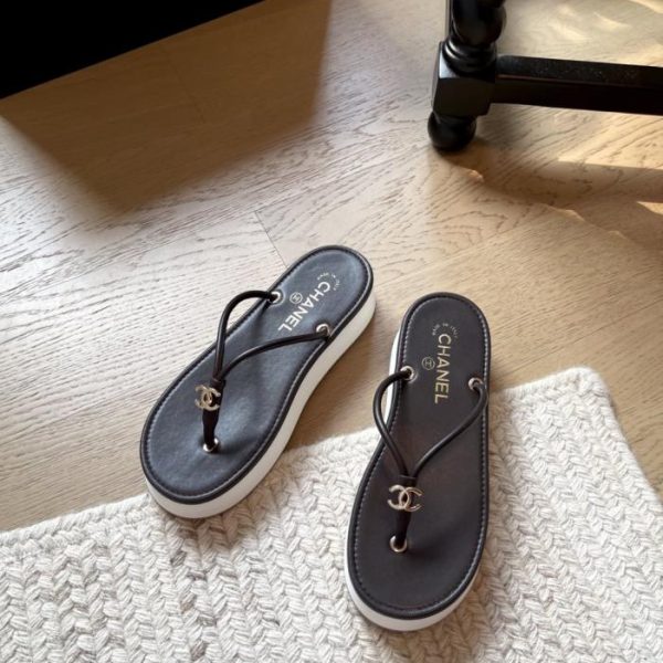 repliche,replica,perfette,siti di,affidabili,migliori siti,dove comprare,1:1,scarpe da ginnastica Nuova collezione primaverile di infradito con plateau di Chanel, versione top di gamma (ZF48J)