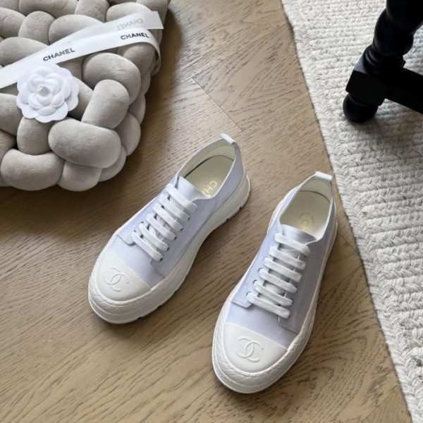 repliche,replica,perfette,siti di,affidabili,migliori siti,dove comprare,1:1,scarpe da ginnastica Le nuove sneakers con plateau di Chanel, versione top di gamma (V42Y7)