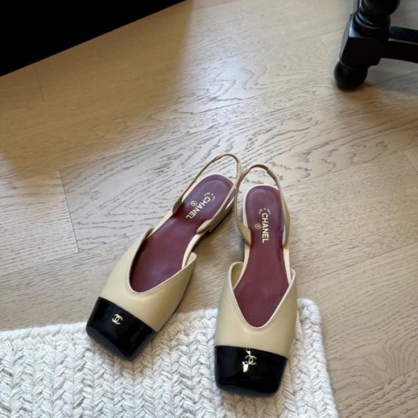 repliche,replica,perfette,siti di,affidabili,migliori siti,dove comprare,1:1,scarpe da ginnastica Le nuove ballerine a punta quadrata di Chanel (6RL7Y)