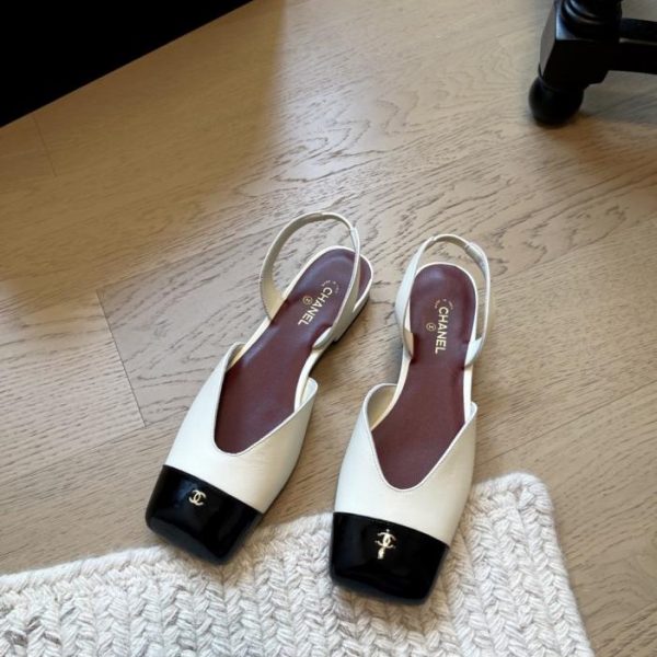 repliche,replica,perfette,siti di,affidabili,migliori siti,dove comprare,1:1,scarpe da ginnastica Le nuove ballerine a punta quadrata di Chanel (Q0XS6)